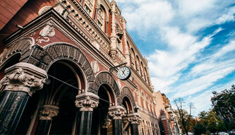 СМИ: НБУ разрешит Фуксу купить 