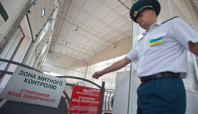 Шум вокруг посылок в Украину: источники в ГФС раскрыли важные детали