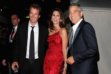 Муж Синди Кроуфорд смешно поздравил Джорджа Клуни с отцовством: опубликовано видео