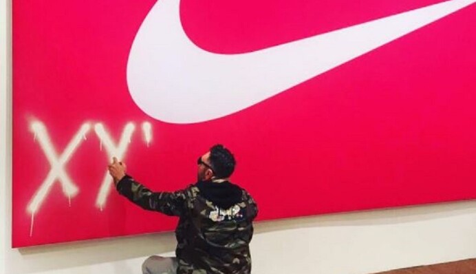 Шнуров презентовал свои картины и рассказал, сколько они стоят: опубликованы фото