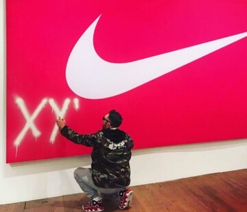 Шнуров презентовал свои картины и рассказал, сколько они стоят: опубликованы фото