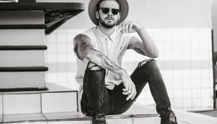 Потерявший сознание украинский певец пришел в себя и собрался в Москву