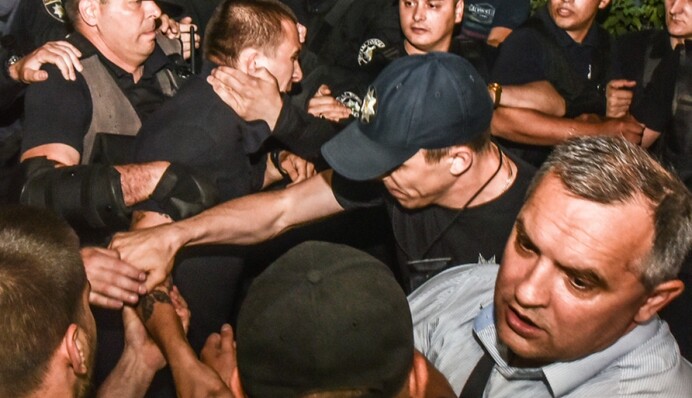 Жестокая драка полиции и активистов на концерте Билык в Одессе: опубликованы фото и видео