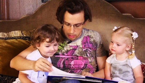 Не может нахвастаться: Галкин показал фото и видео семейной идиллии