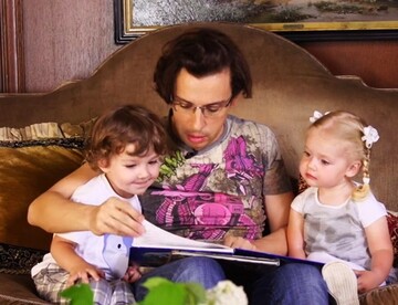 Не может нахвастаться: Галкин показал фото и видео семейной идиллии