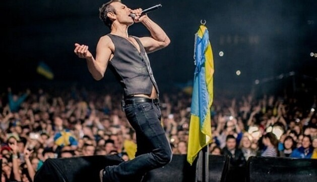 Вакарчук на концерте во Львове почтил память Кузьмы Скрябина: появилось трогательное видео