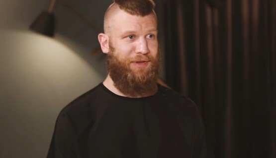 Иван Дорн засветился в Киеве в пионерском галстуке: опубликованы видео