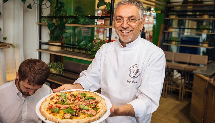 В Италию, не выезжая из Киева: легендарный пиццайоло Энцо Кочча провел мастер-класс по настоящей неаполитанской пицце