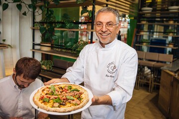 В Италию, не выезжая из Киева: легендарный пиццайоло Энцо Кочча провел мастер-класс по настоящей неаполитанской пицце