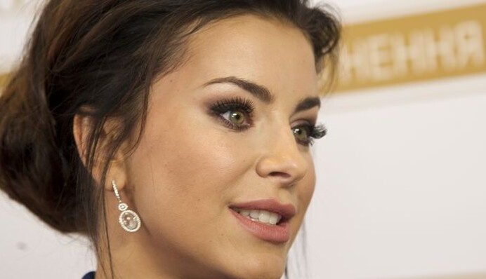 О бедном гусаре замолвите слово: Ани Лорак раскритиковали за нелепый наряд