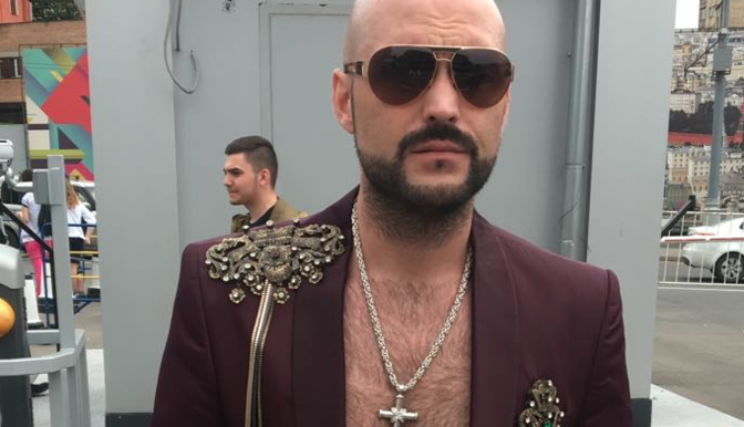 Российского журналиста уволили за то, что поцеловал Ани Лорак