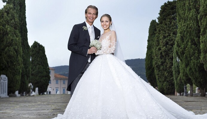 Платье весом 46 кг за миллион долларов: появились свадебные фото наследницы  Swarovski