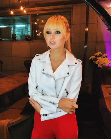 Молодая жена ресторатора Тищенко похвасталась подросшим сыном и страстным мужем: появились фото