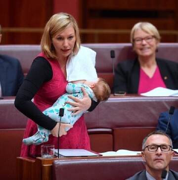 Сенатор, кормящая младенца в парламенте, взорвала сеть: опубликованы фото и видео