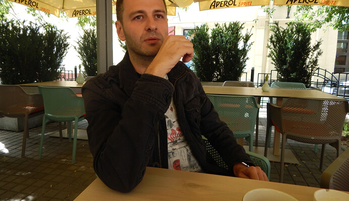 Почему строить дачи в России можно, а петь нельзя: экс-директор Лорак заступился за 