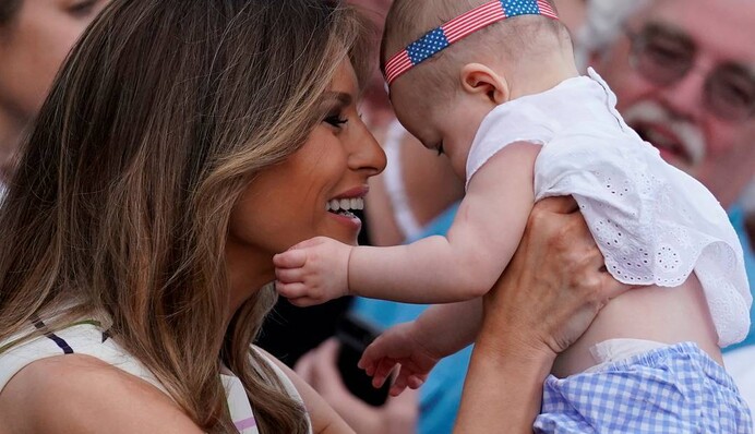 Мелания Трамп возмутила американцев слишком дорогим нарядом для пикника: опубликованы фото