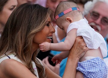 Мелания Трамп возмутила американцев слишком дорогим нарядом для пикника: опубликованы фото