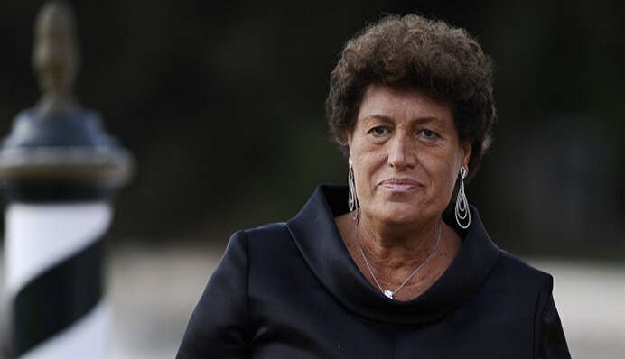 Умерла легендарный модельер Карла Фенди: биография и самые яркие фото дизайнера