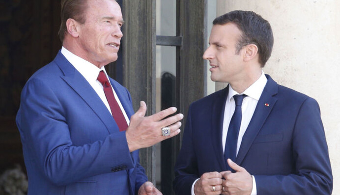 Шварценеггер порадовал сеть селфи с Макроном и насмешкой над Трампом: опубликовано видео