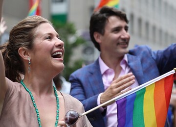 Джастин Трюдо с женой и детьми пришел на гей-парад: яркие фото