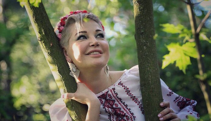 Вдова Вороненкова потроллила россиян украинским языком