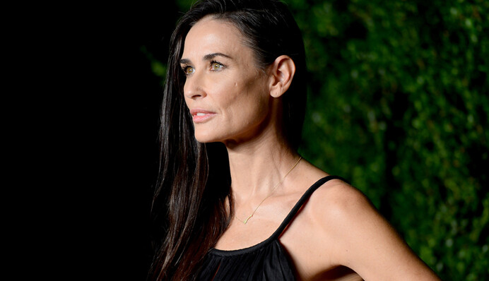 Голливудская звезда засветилась в новом фильме в вышиванке от украинского дизайнера: появились фото и видео