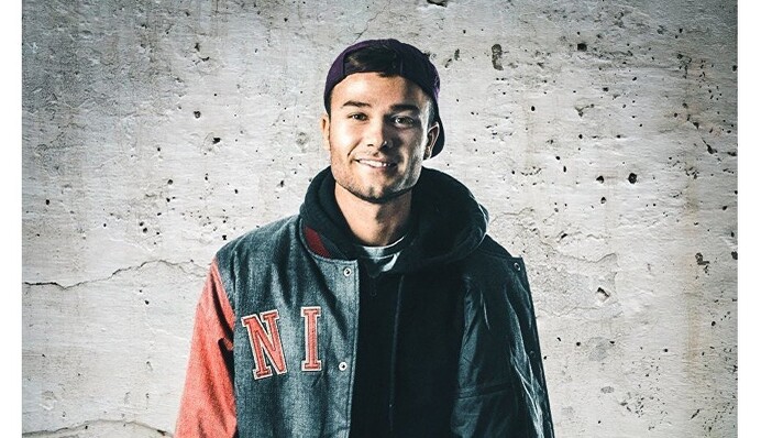 Украинские пограничники объяснили, как запрещенный в Украине певец попал в Киев