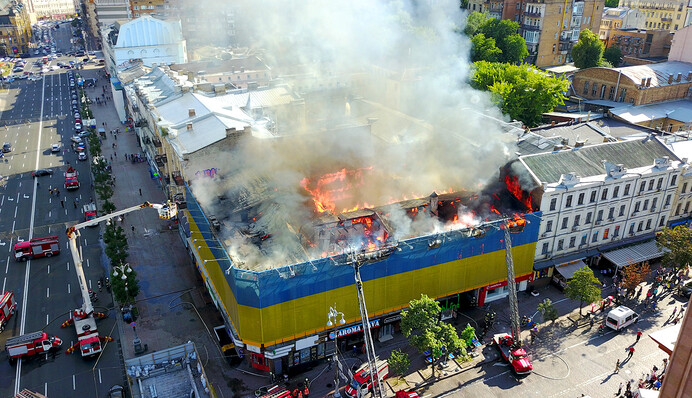 Центр Киева в огне и Львов с высоты: топ-10 ярких фото июня