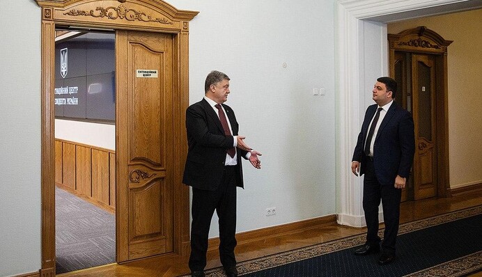 Гройсман виходить з-під впливу Порошенка: президент запропонував йому ще одну посаду
