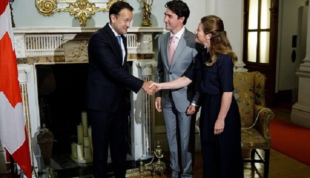 Братья по духу: премьеры Канады и Ирландии провели переговоры в разноцветных носках и отправились на пробежку