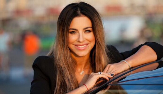 Ани Лорак приехала из Москвы в Киев принарядиться: опубликованы фото