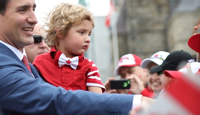 Мимиметр зашкаливает: в сети появилось забавное видео с семейством Трюдо