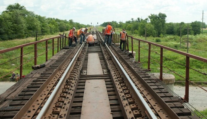 Рейдеры рвутся к предприятиям УЗ: появилось обращение бизнеса к СМИ