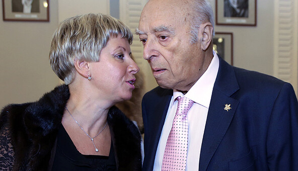 Заново учился ходить, руки пока не слушаются: жена Этуша рассказала о последствиях травмы