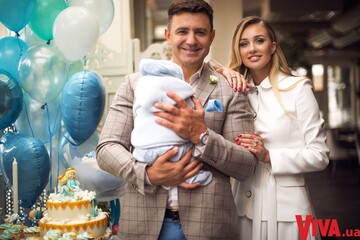 Тищенко с молодой женой и сыном украсили обложку глянца: опубликованы фото