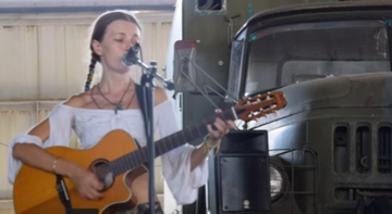 Украинская группа презентовала в зоне АТО трогательную песню о любви отца и сына: опубликовано видео