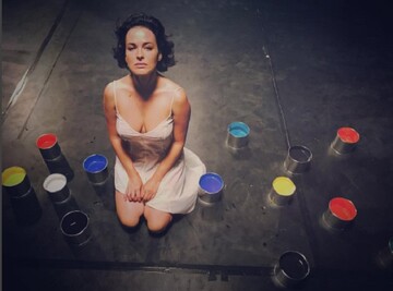 Украинская секс-бомба похвасталась раритетным фото в купальнике