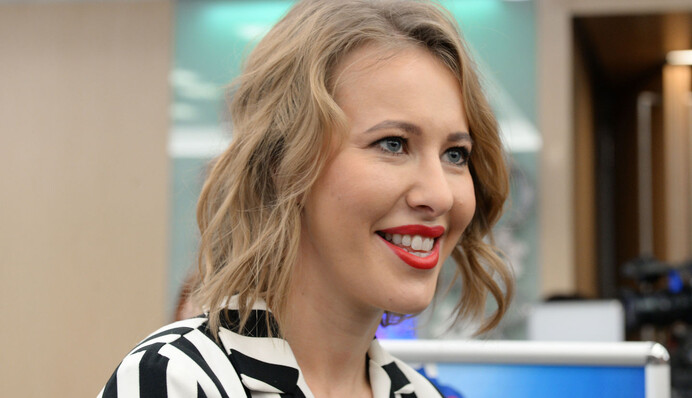 Собчак раскритиковали за неидеальную фигуру в купальнике: опубликовано фото