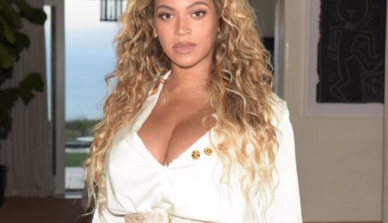 Бейонсе впервые вышла в свет после родов: опубликованы фото