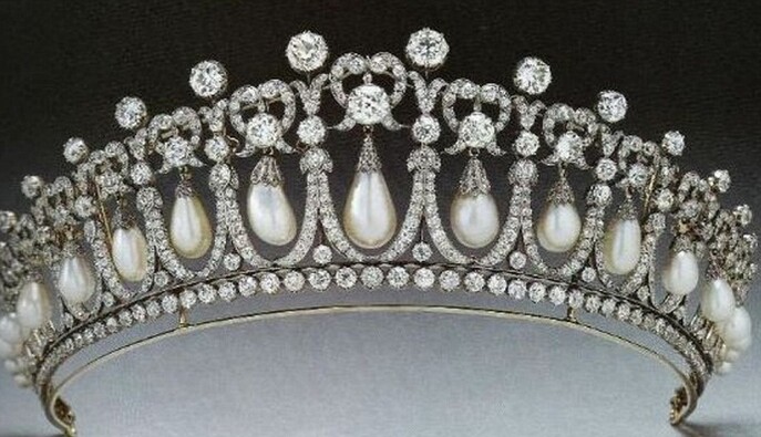 Кейт Миддлтон вышла в свет в розовом платье и тиаре принцессы Дианы: опубликованы фото