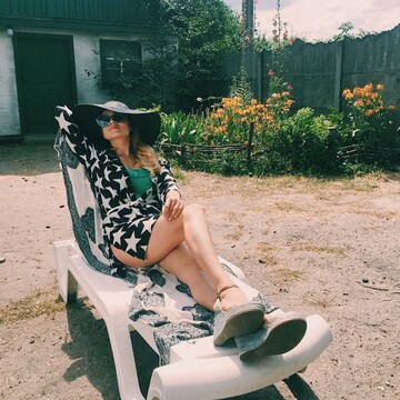 Обосновавшаяся в России актриса приехала на съемки в Украину: опубликованы фото