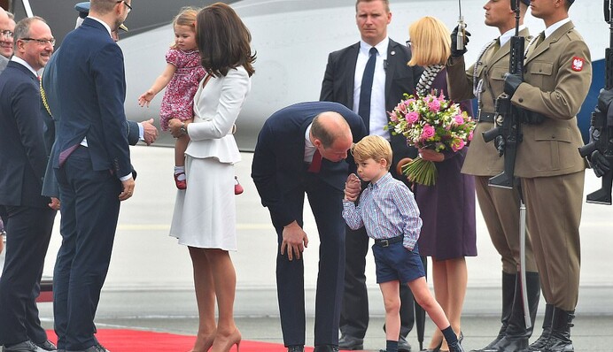 Кейт Миддлтон и принц Уильям привезли детей в Польшу: опубликованы фото и видео