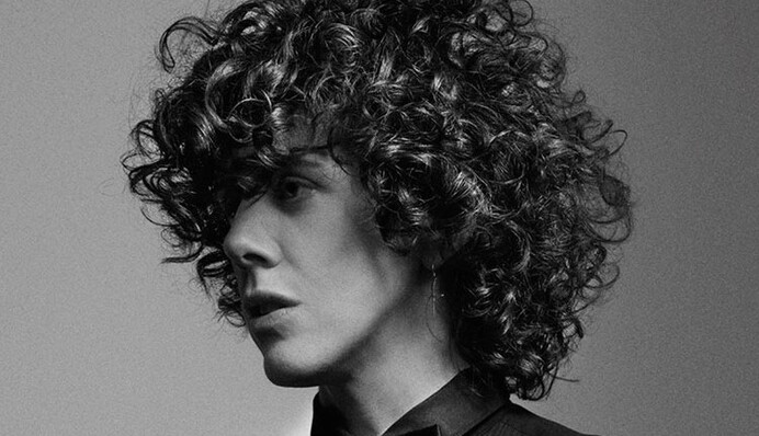 Певица LP объявила о помолвке с возлюбленной