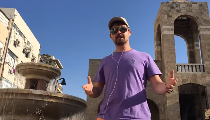 Крым теперь с тобой: Вася Обломов прошелся по России в новой песне