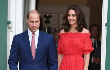 Кейт Миддлтон пришла на вечеринку в красном платье за 2700 долларов: опубликованы фото и видео