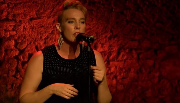 Во Франции певица умерла на сцене во время концерта