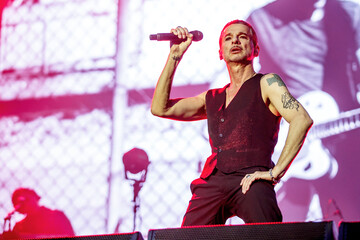 Концерт Depeche Mode в Киеве: появились новые яркие фото