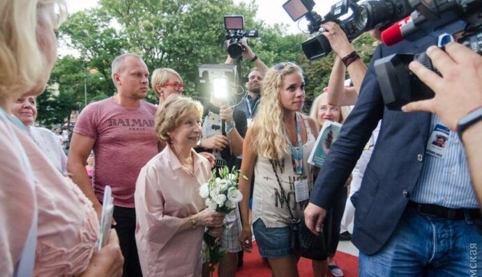 Стильная Ахеджакова рассказала в Одессе о подарке судьбы: появились фото и видео