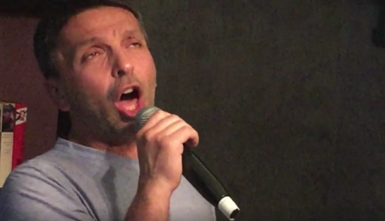 Звезда российского кино повеселил пьяным исполнением хита Вакарчука: опубликовано видео