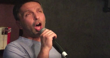 Звезда российского кино повеселил пьяным исполнением хита Вакарчука: опубликовано видео